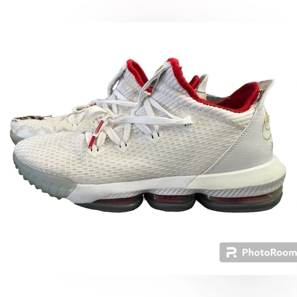 Nike LeBron 16 is part of the Nike LeBron sneakers released 2019 - Picture 4 of 10